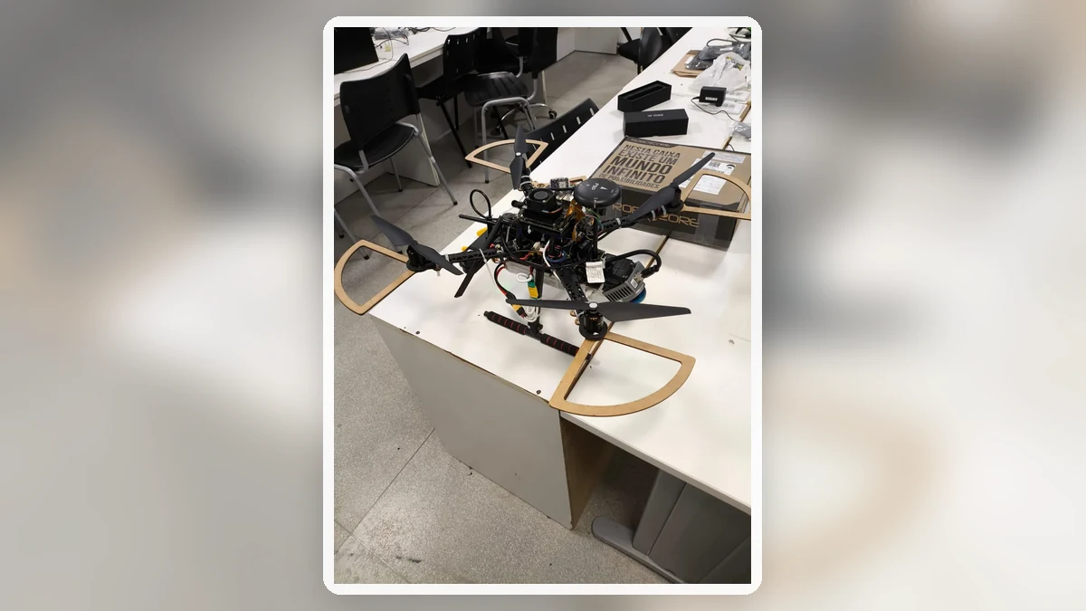 Drone para mapeamento 3D e transporte de carga líquida